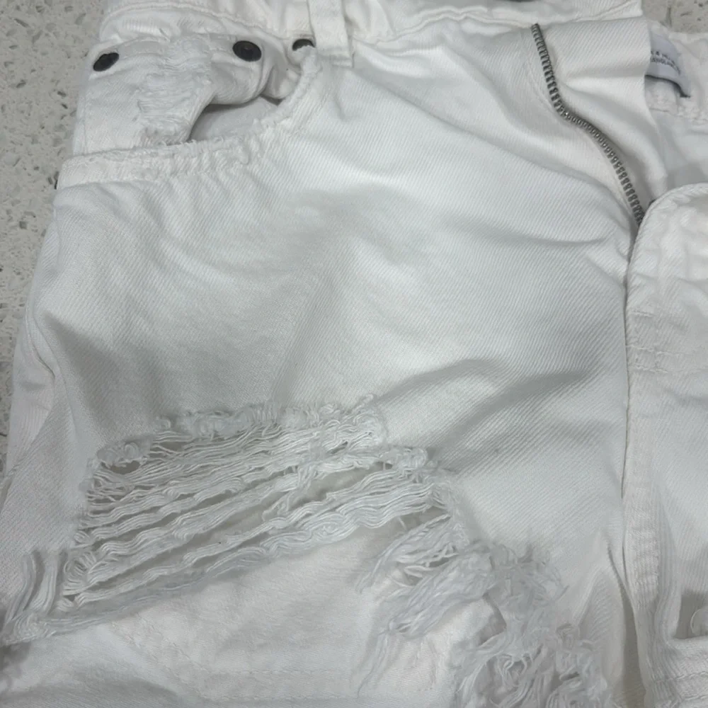 WHITE HIGH RISE ZARA SHORTS - Picture 4 of 5